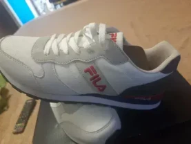 Фирменные немецкие кроссовки.