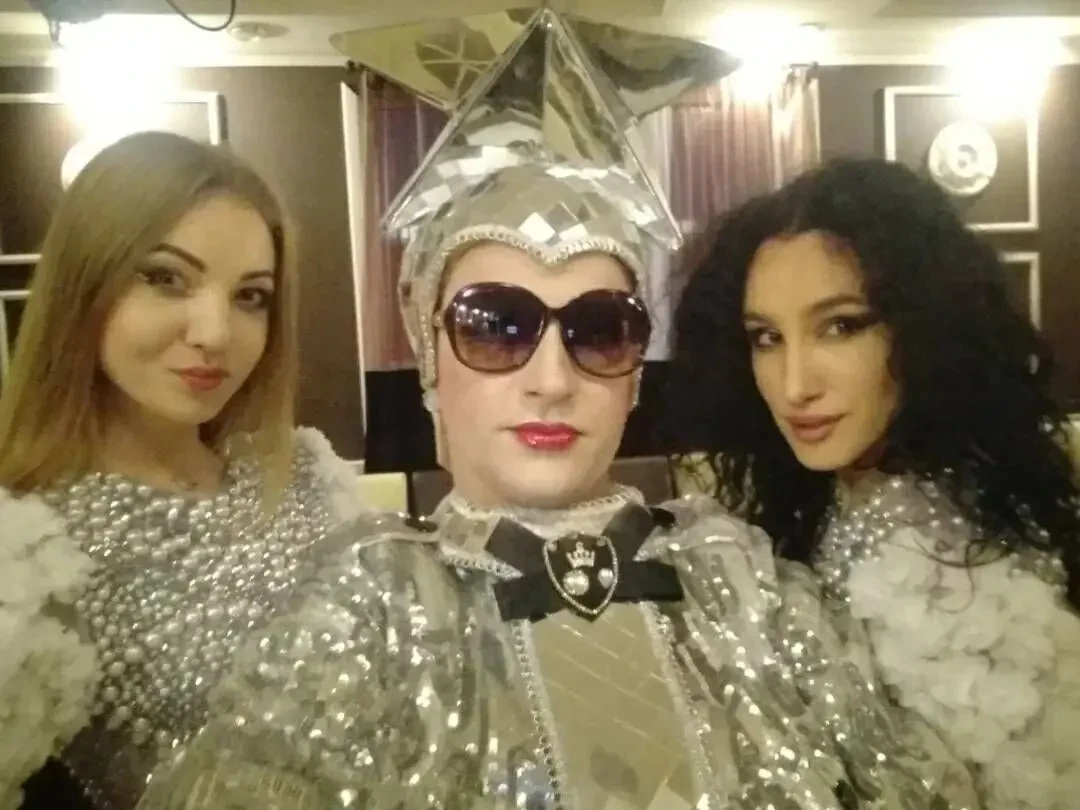 Шоу пародій та двійніків Діми Чернікова