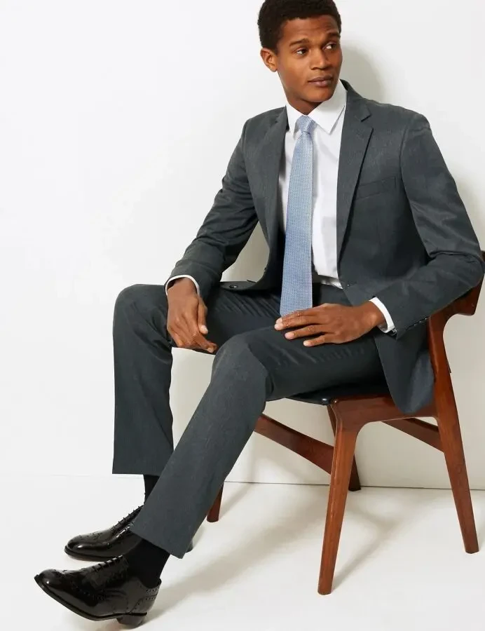 Серый мужской пиджак