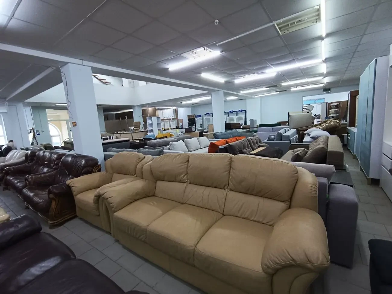 Меблі з натуральної шкіри