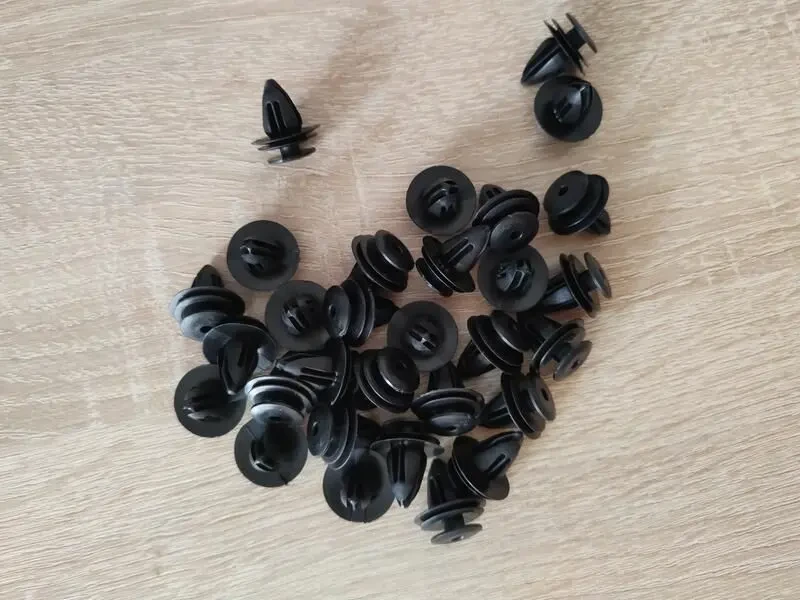 Кліпса заклепка кріплення обшивка авто салону дверей 14,5*17,5мм 2