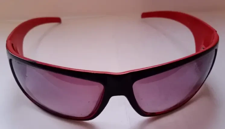 Сонцезахисні окуляри спортивного стилю 2