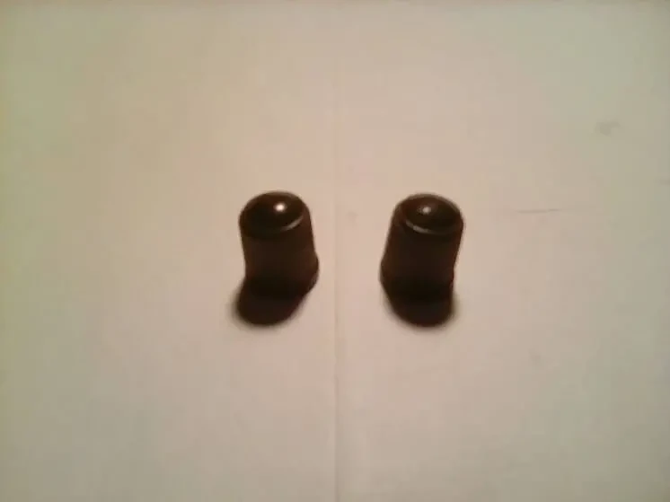 Колпачок на ниппель колеса пластиковый 2