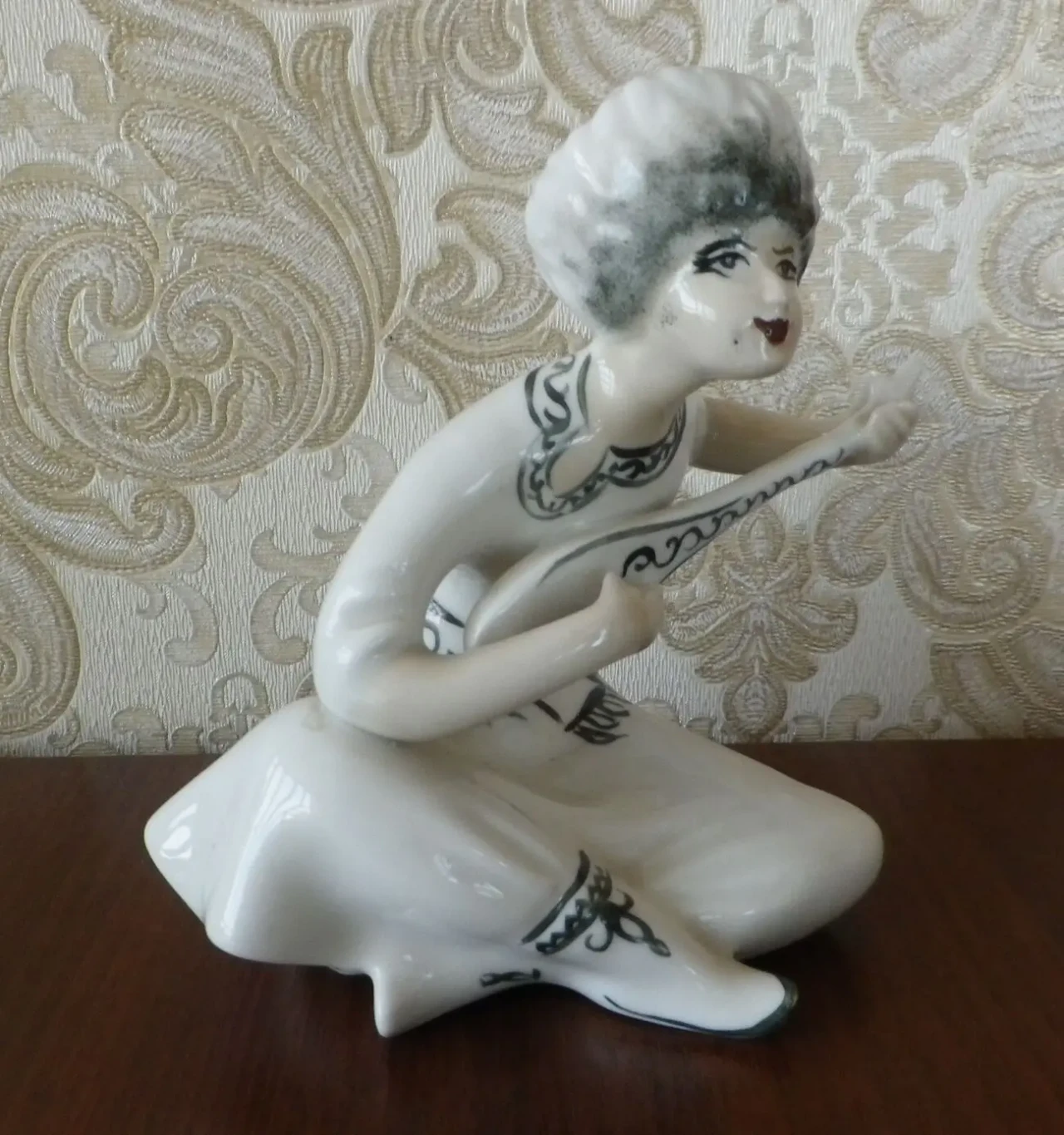 Статуэтка Гариб (Туркмен с дутаром) 16 см Трегубова Коростень 2