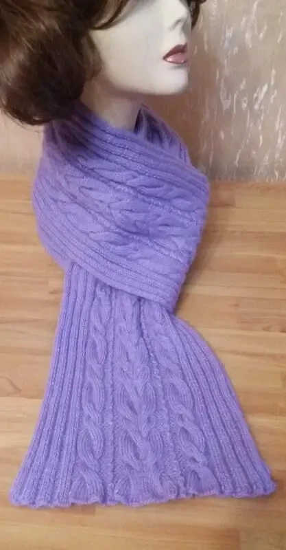 В'язаний шарф лавандовий з косами з ангори . hand made