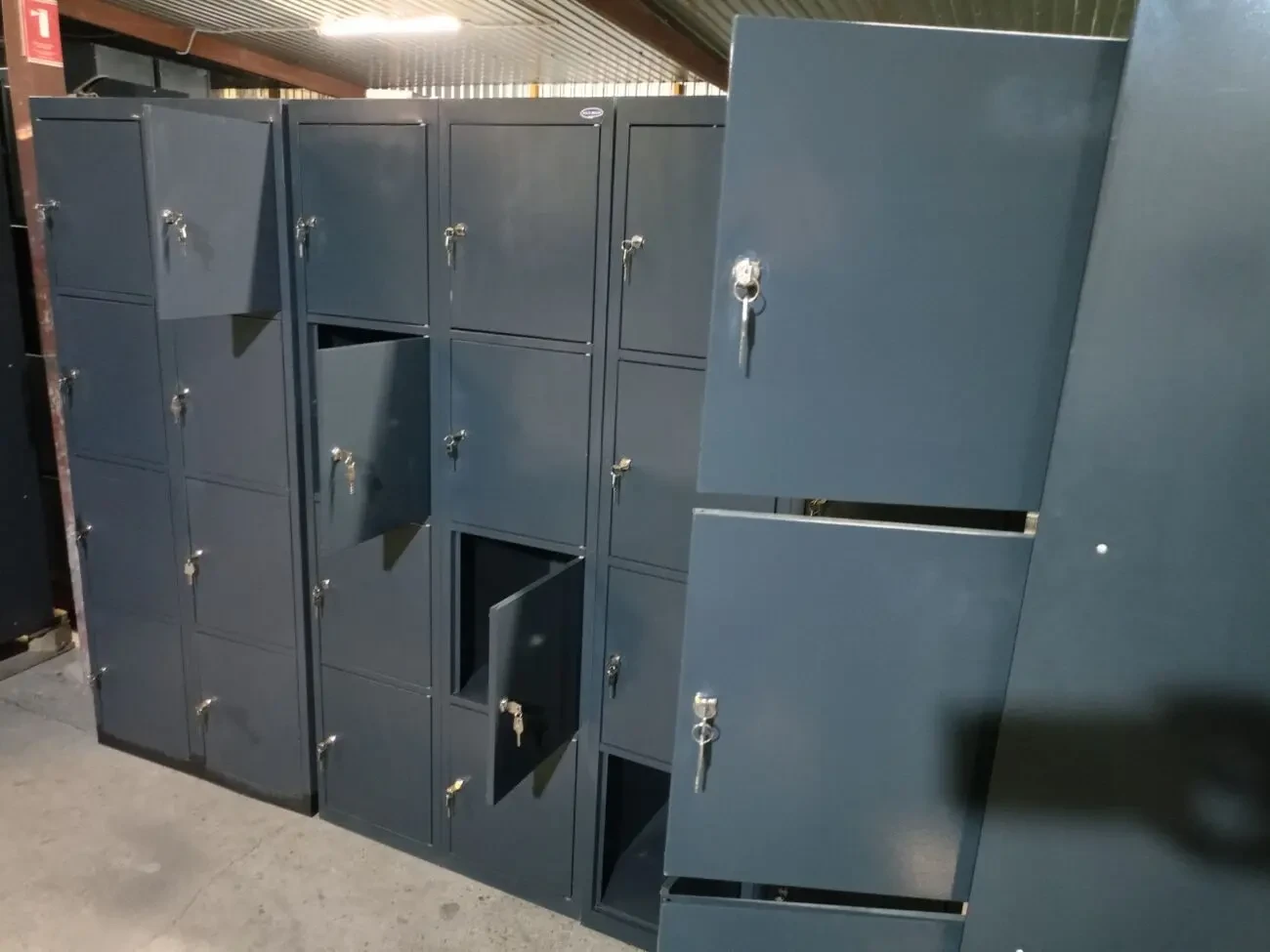 Локери б у, камери зберігання б у, шафи для сумок металеві б у 3