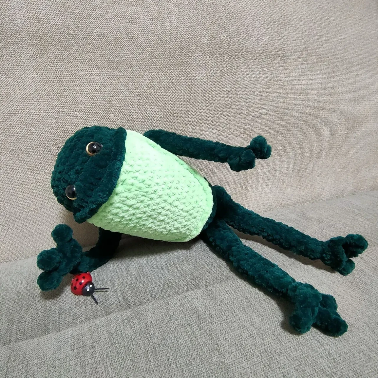 жабка зелена іграшка вязана плюшева ручна робота 3