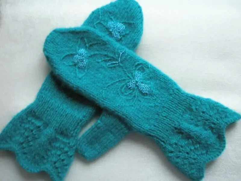 Берет з вовни та рукавиці з вишивкою бісером Handmade 2