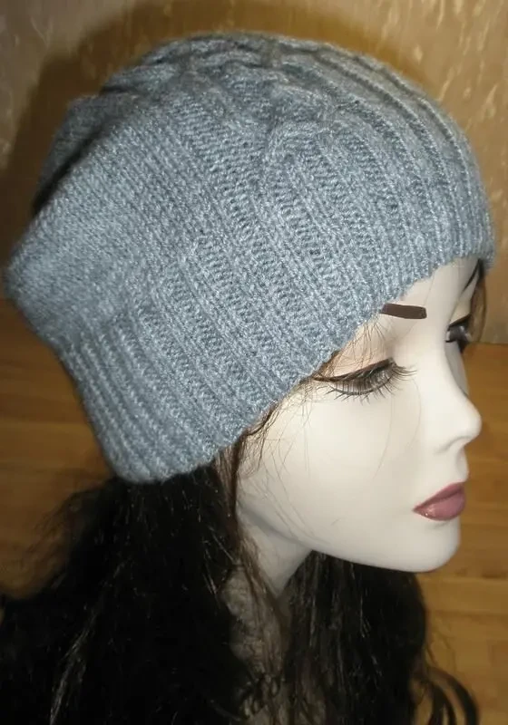 Шапка в'язана Handmade  теплий подарунок