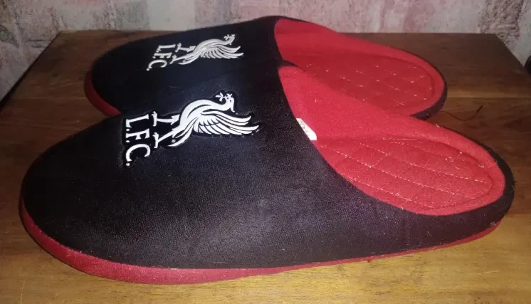 Тапки з символікою FC Liverpool
