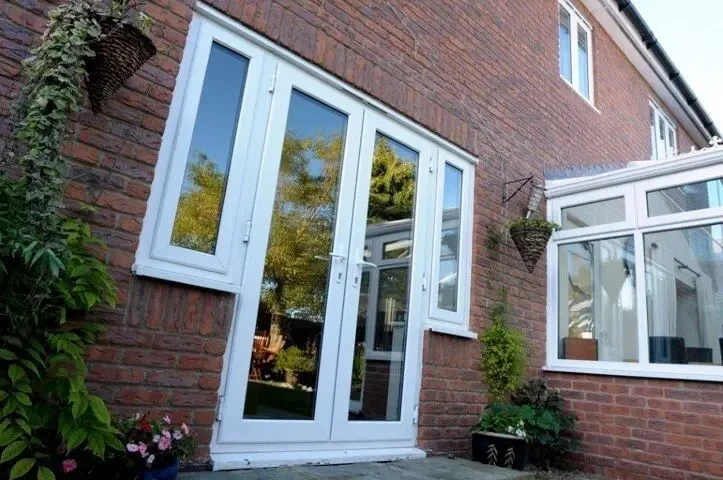 Двері вхідні Rehau 3