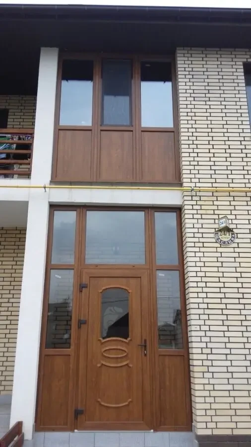 Двері вхідні Rehau 7