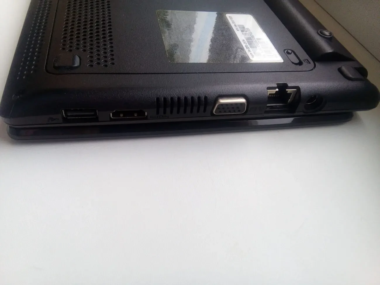 Нетбук Acer Aspire One D 270 10 дюймів 7