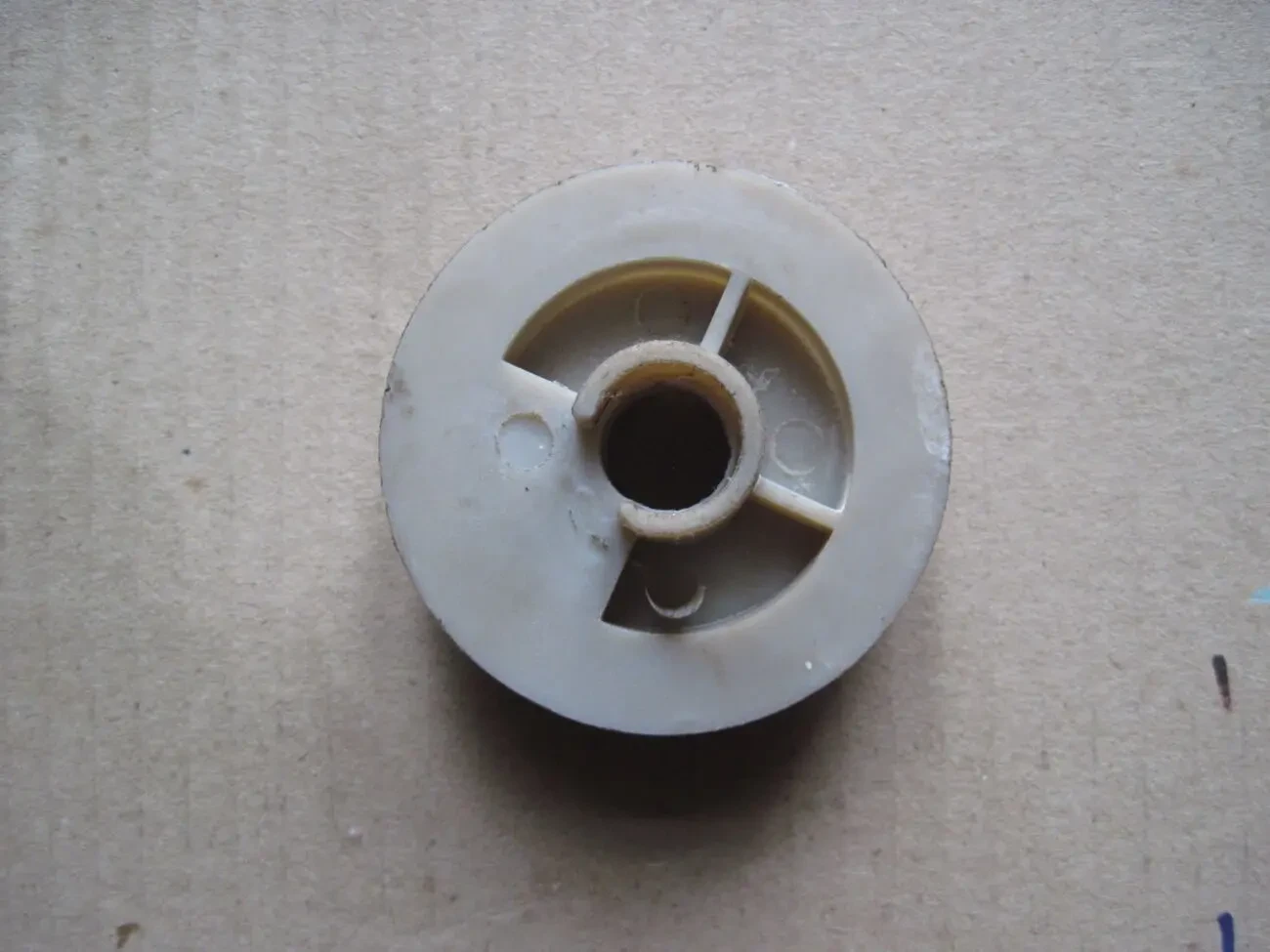 Ролик для бензопилы . 3