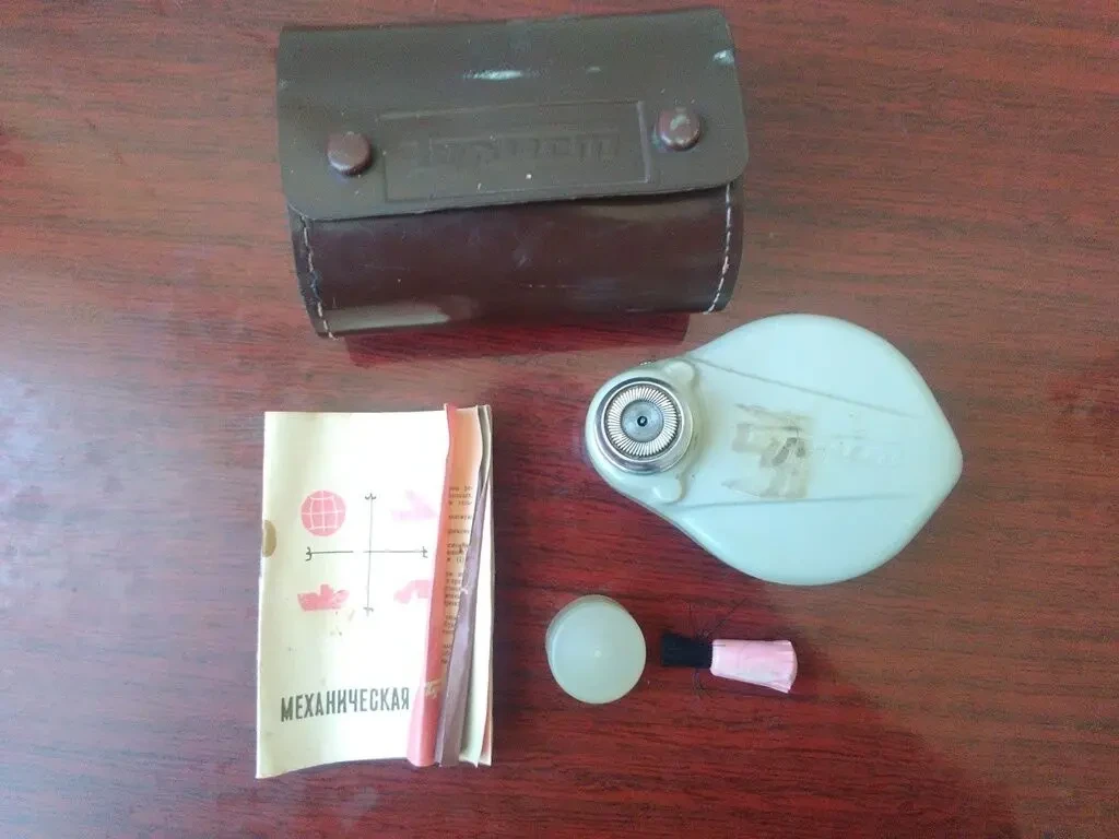 Механическая бритва 'Турист' (СССР). 2