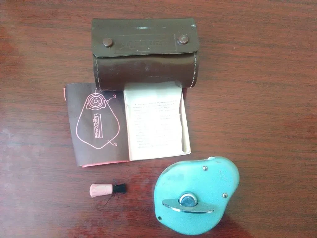 Механическая бритва 'Турист' (СССР).