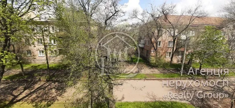 Продам 2-кім. квартиру Карачуни 8