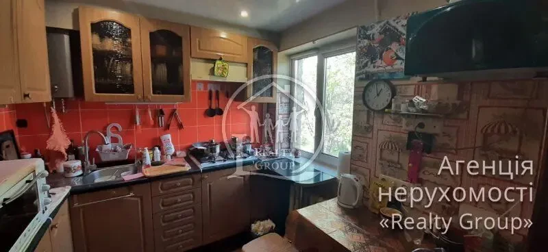 Продам 2-кім. квартиру Карачуни 5