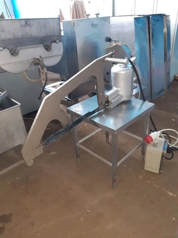 Пила для розпиловки на пів туші 4