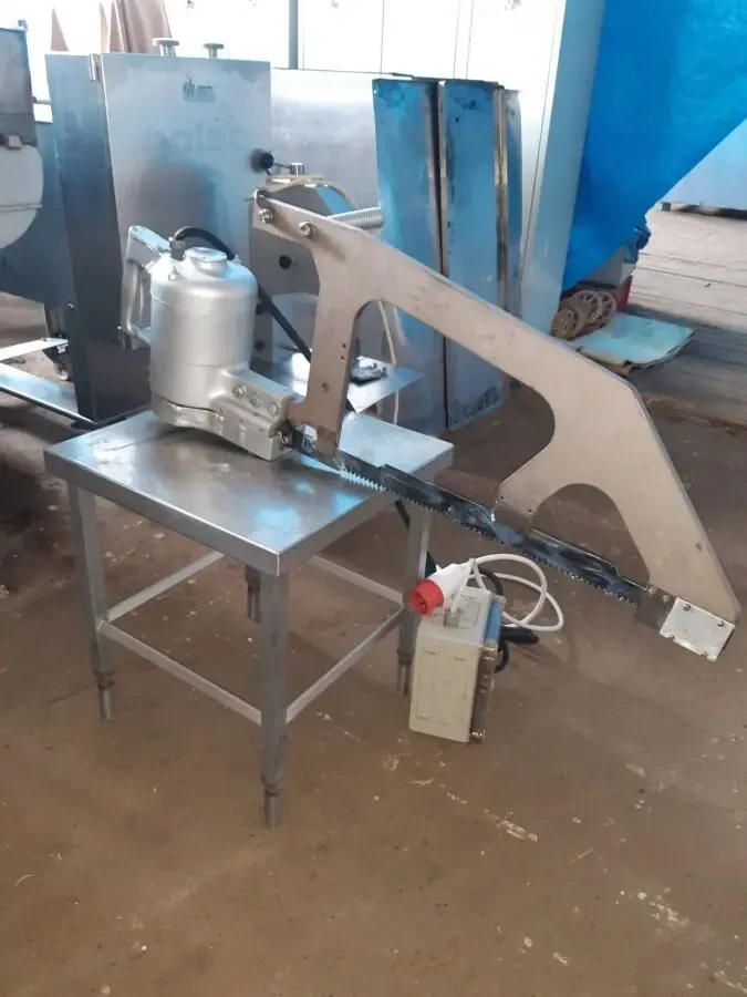 Пила для розпиловки на пів туші