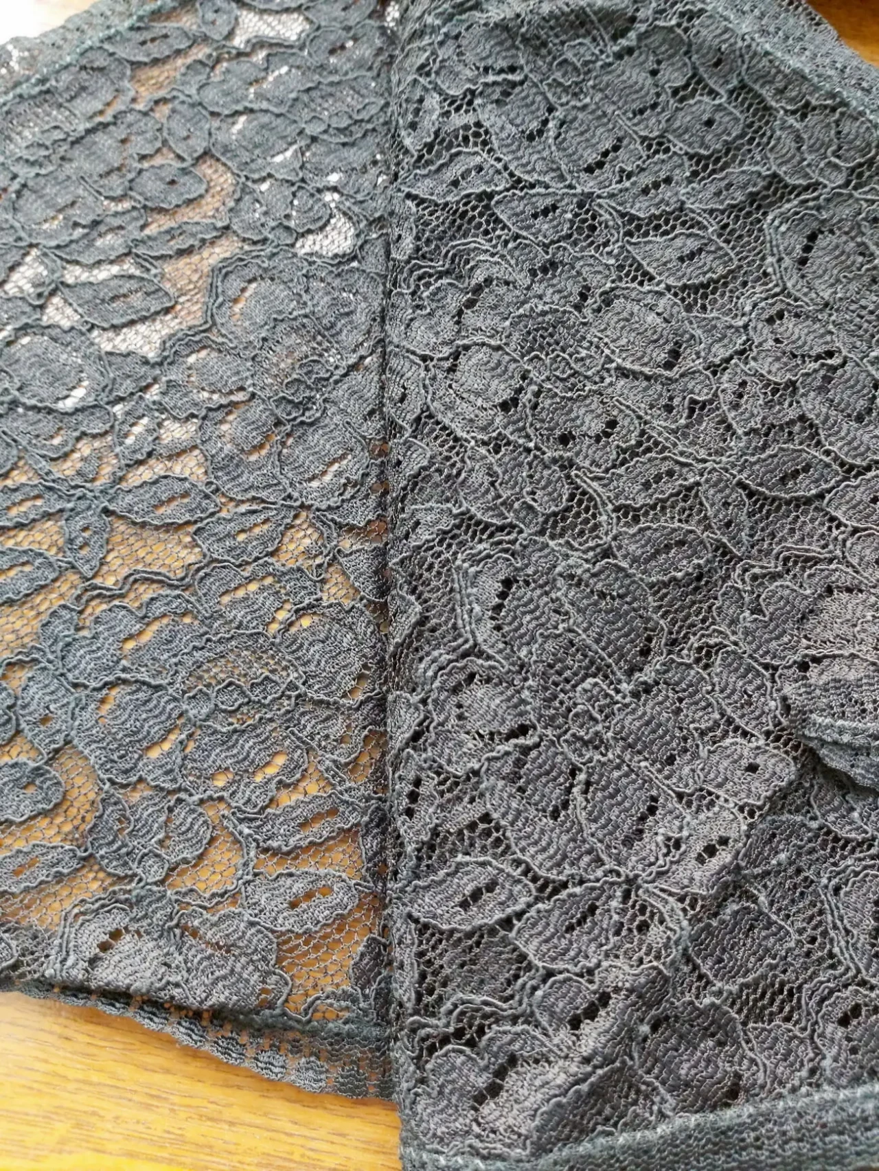 Велика косинка із чорного гіпюру. 2