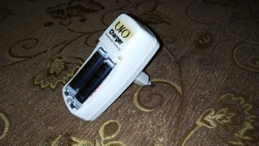 Зарядное устройство UFO RP-866 и 2 AA 2300 mAh