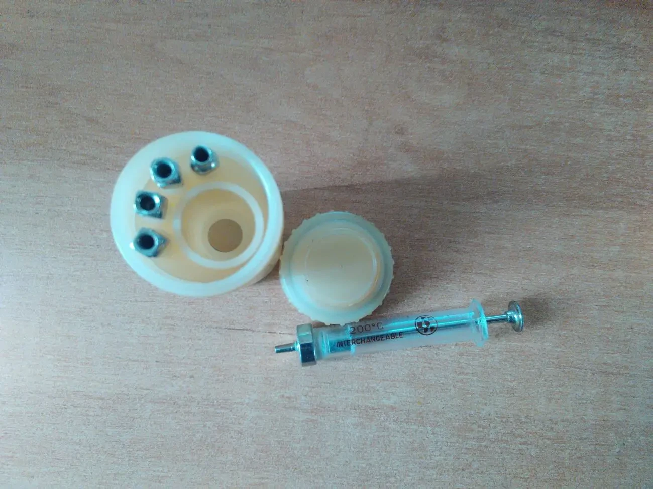 Шприц стеклянный в колбе (СССР). 2