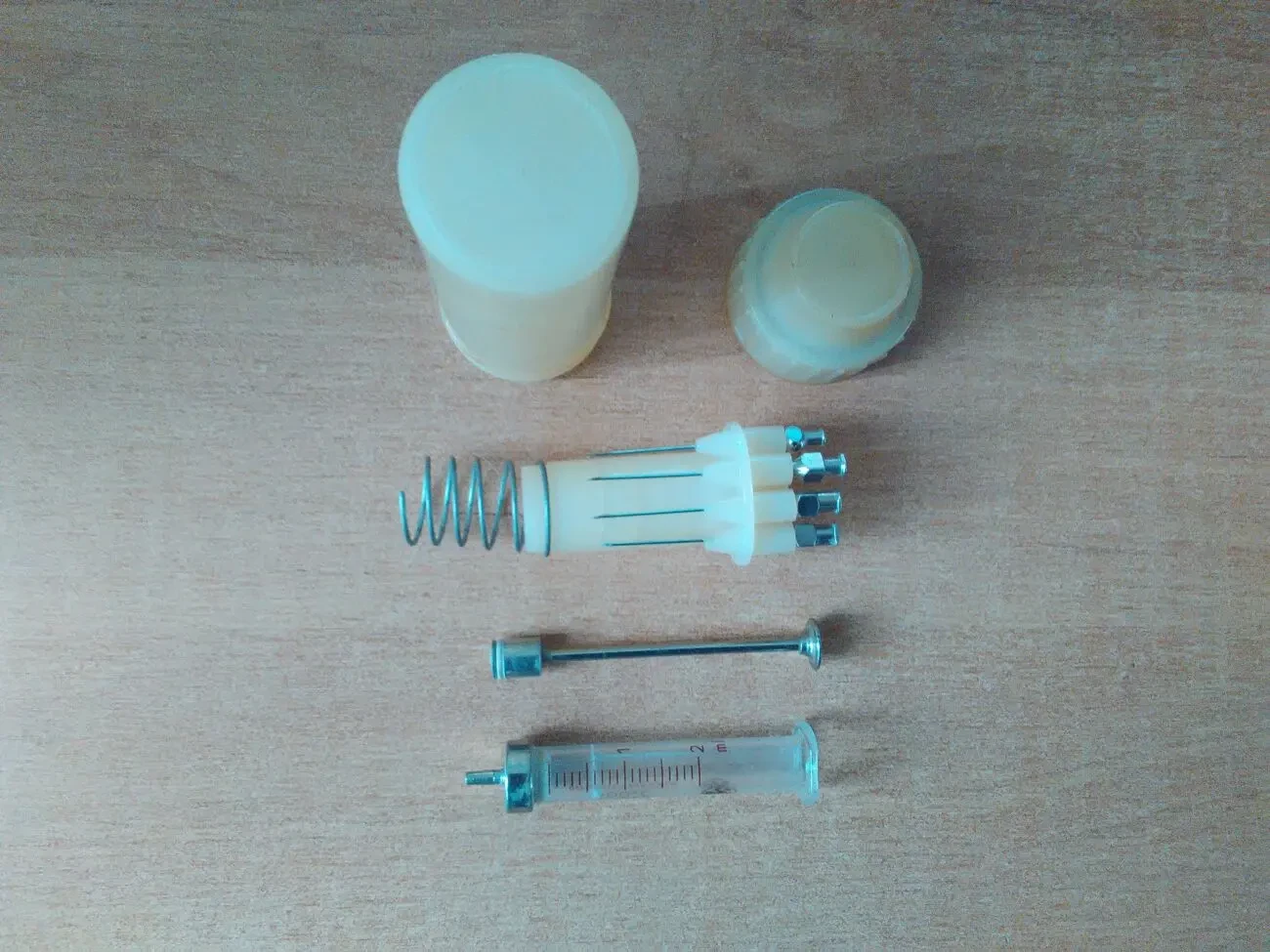 Шприц стеклянный в колбе (СССР).