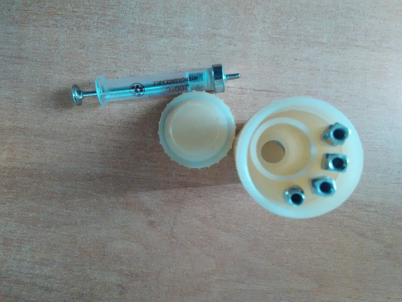 Шприц стеклянный в колбе (СССР). 3