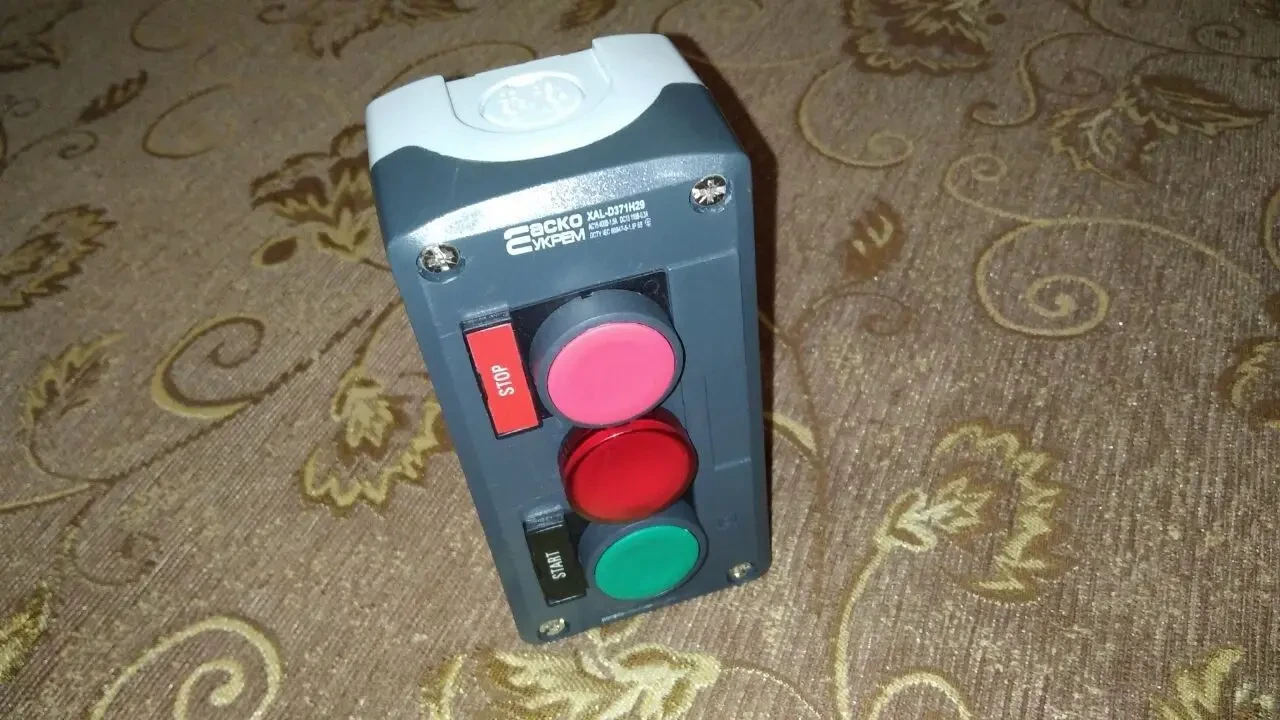 Кнопочный пост АСКО-УКРЕМ XAL-D371H29 Старт-Стоп-Сигнальная 4