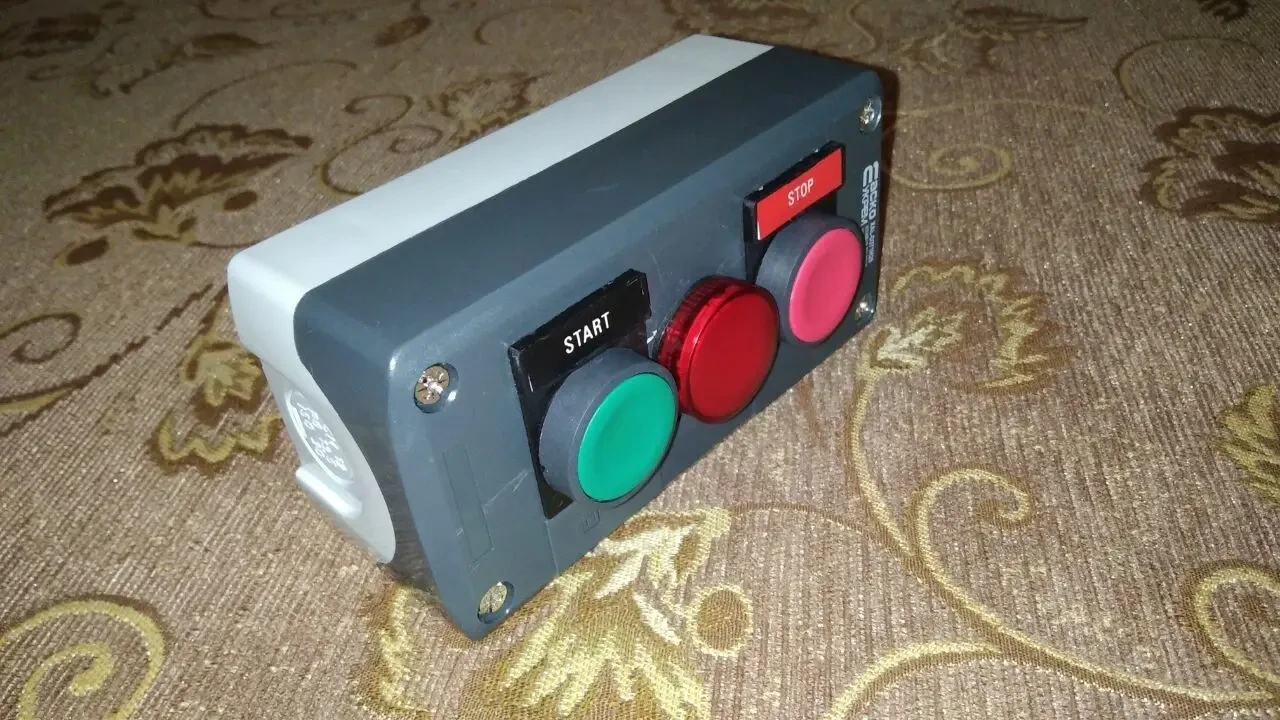 Кнопочный пост АСКО-УКРЕМ XAL-D371H29 Старт-Стоп-Сигнальная 8