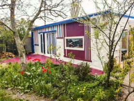 Два дома для проживания и бизнеса, гольф-поле, пляж, 1 линия