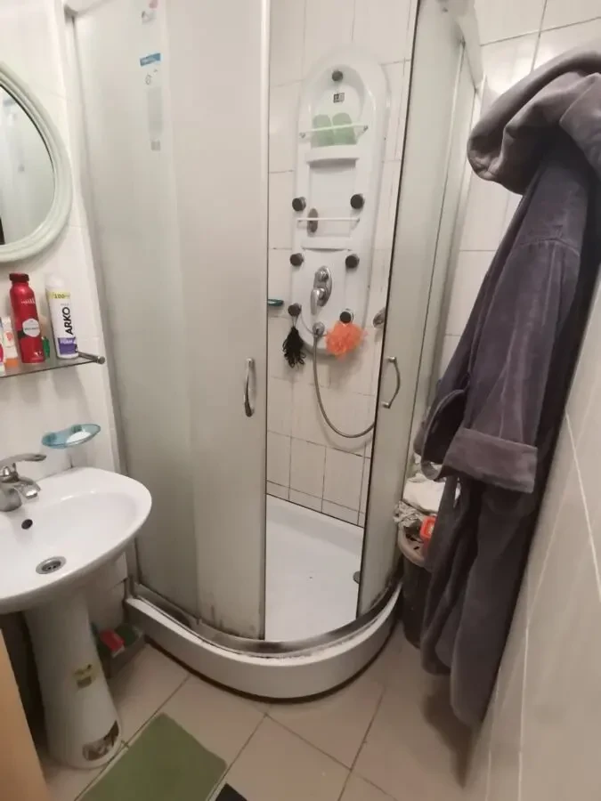 Продам 2 кім кв на прикінці пр.Слобожанське 2