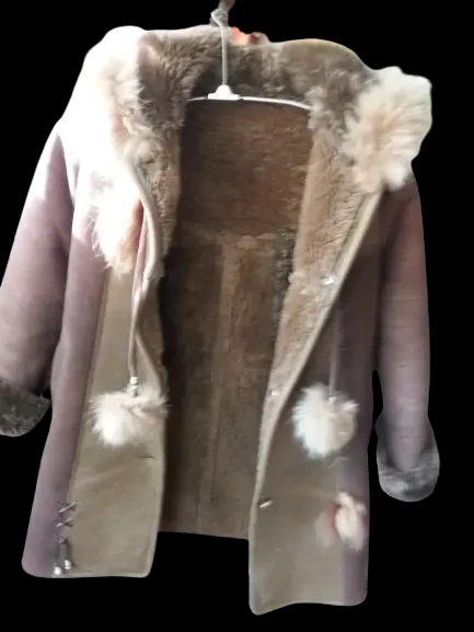 Натуральная дублёнка для девочки б/у