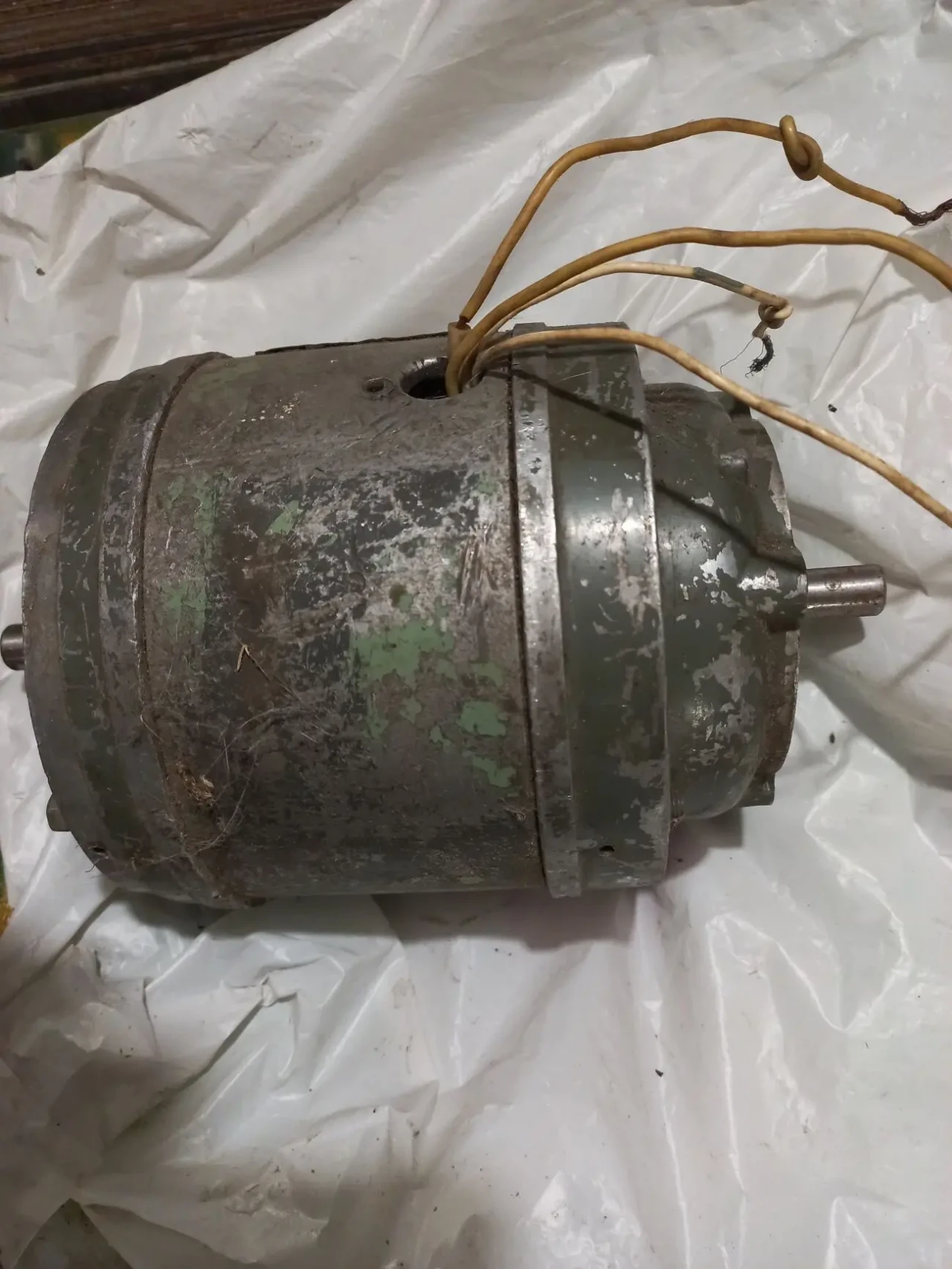 Электродвигатель двухскоростной плюс еще один. 3