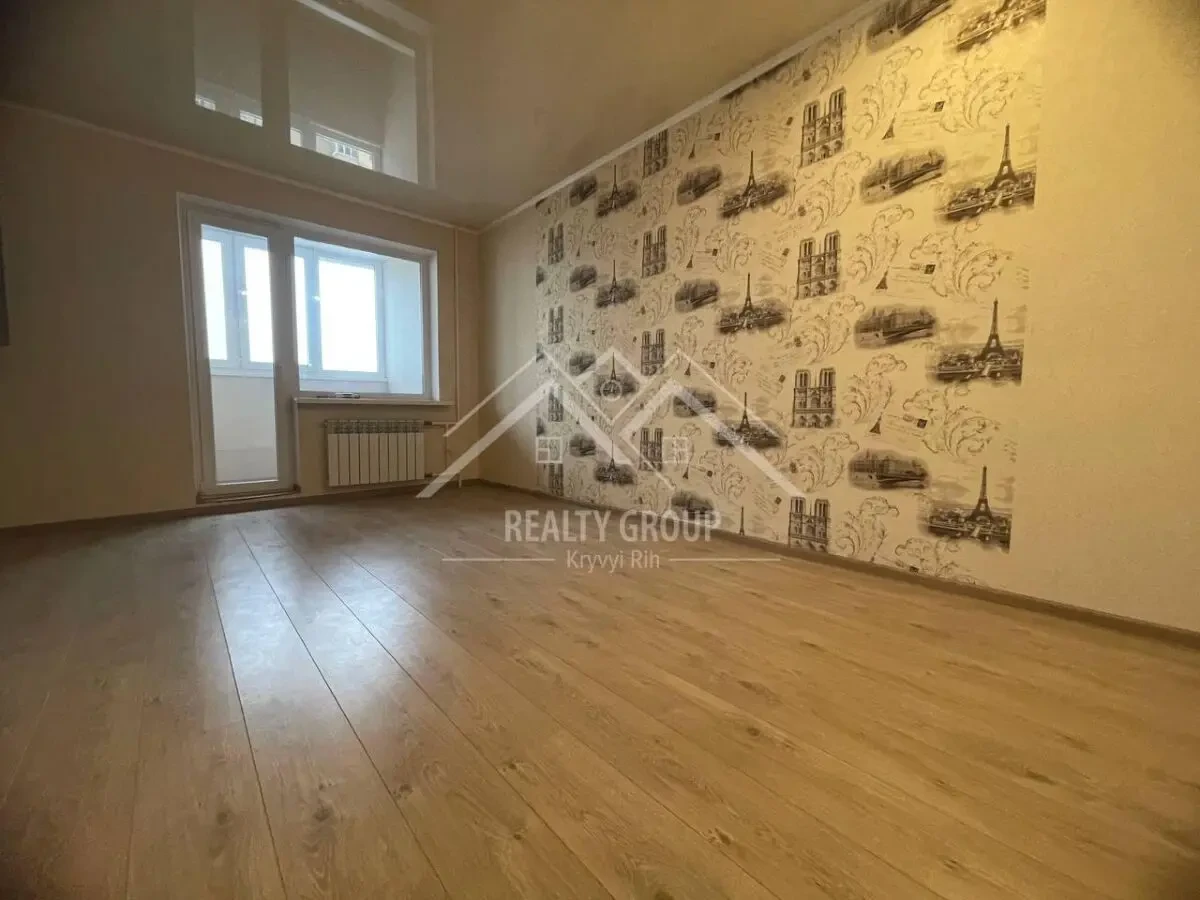 Продам чудову 3-кім. квартиру у центрі Карачунів 4