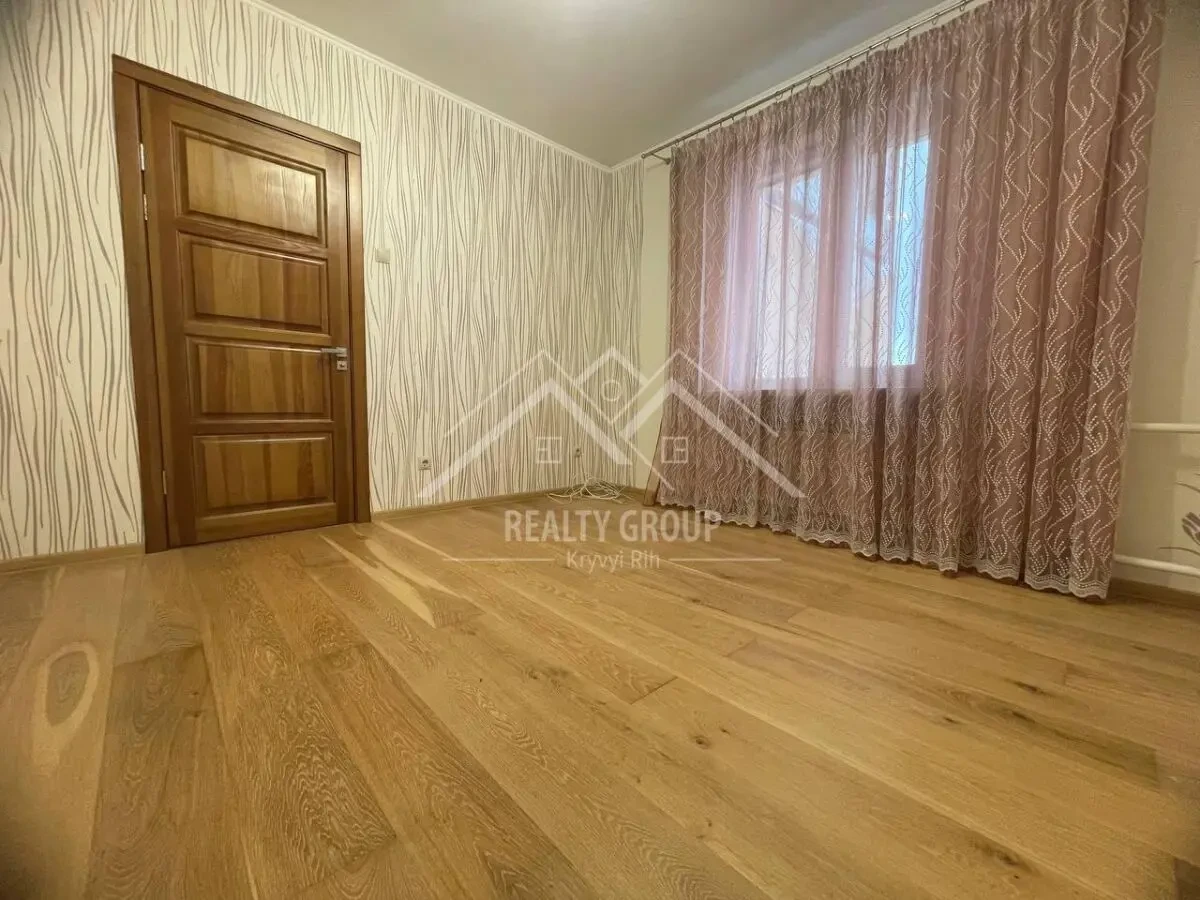 Продам чудову 3-кім. квартиру у центрі Карачунів 9