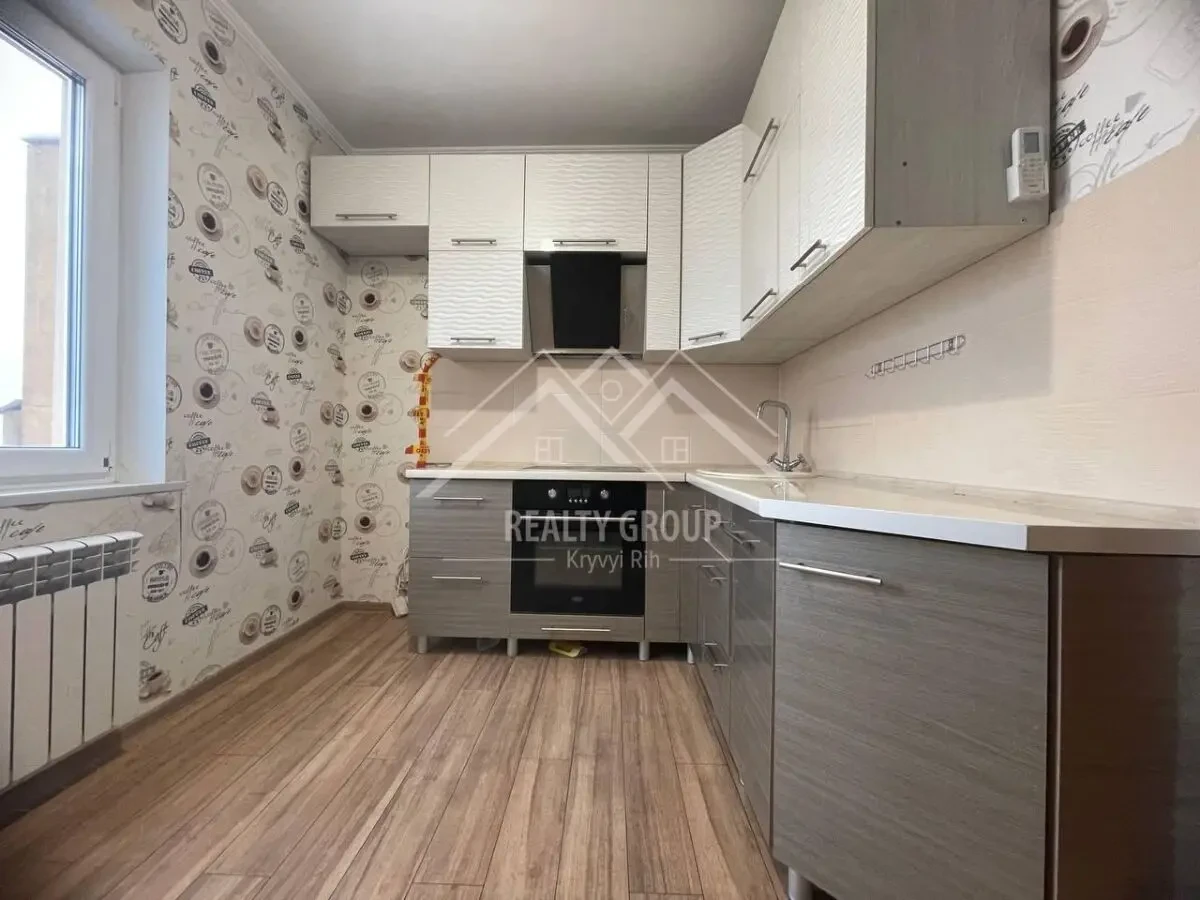 Продам чудову 3-кім. квартиру у центрі Карачунів 2