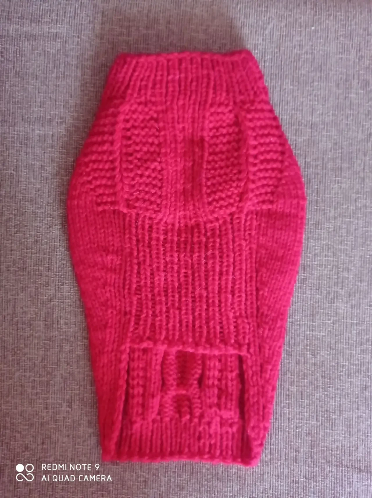 В'язана жилетка для собачки ручної роботи 2