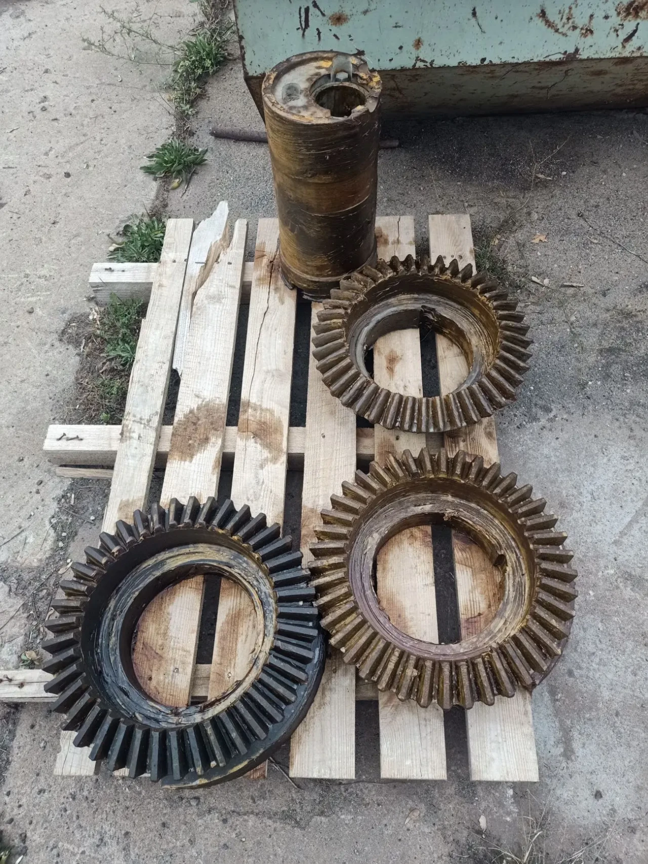 Плиты дробильные,брони, запчасти на экг-5 6