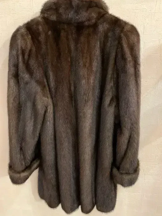 Продам норковую новую шубу (греция)покупалась в штатах разме 48-50 3