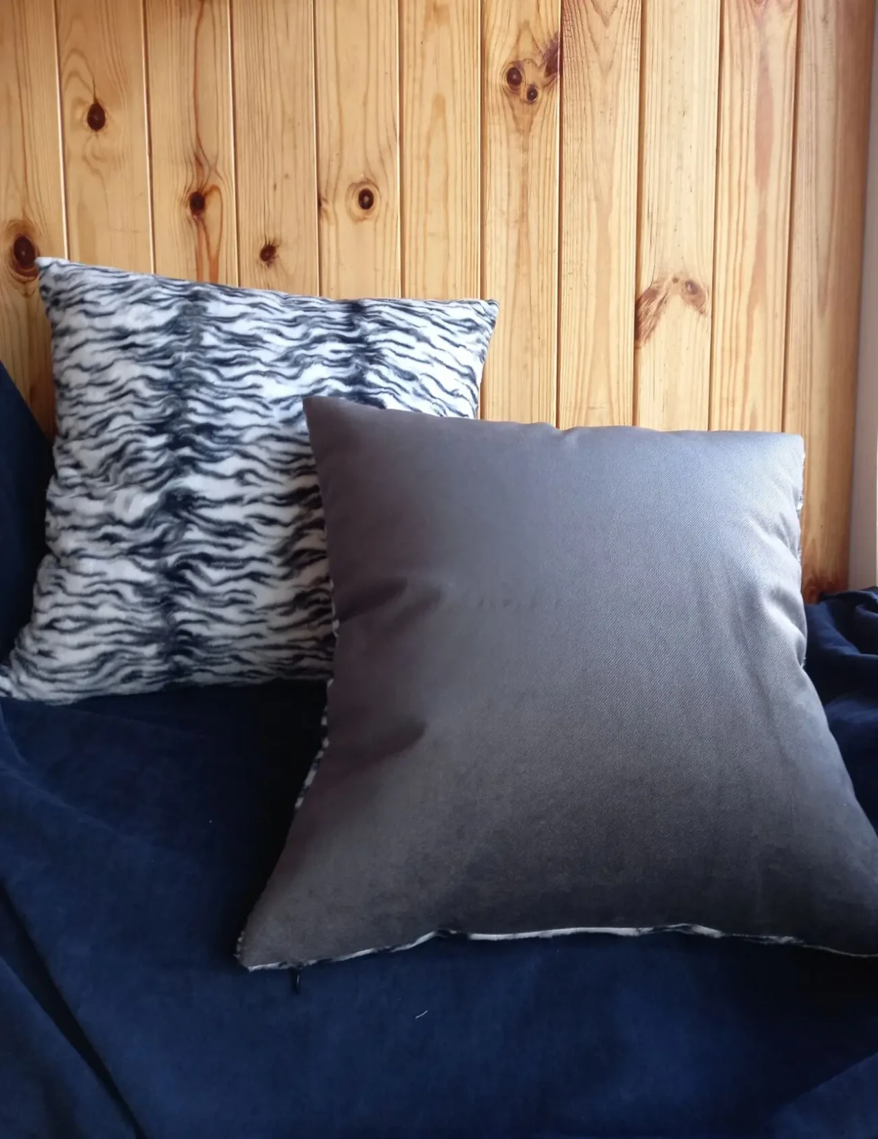 Декоративна подушка з хутра 3