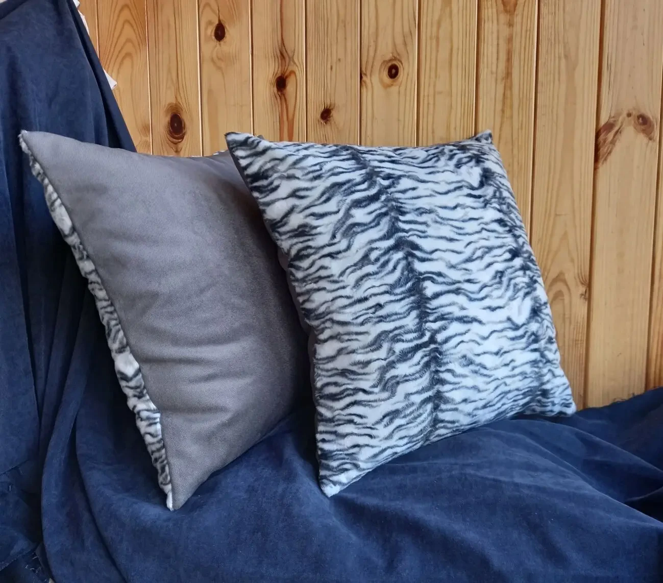 Декоративна подушка з хутра