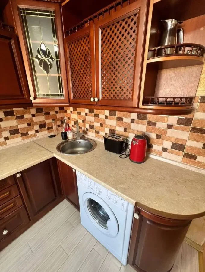 Продам однокомнатную студию 47м2 возле метро Гагарина с ремонтом. 8