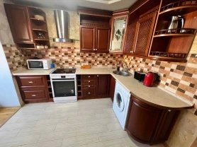 Продам однокомнатную студию 47м2 возле метро Гагарина с ремонтом.