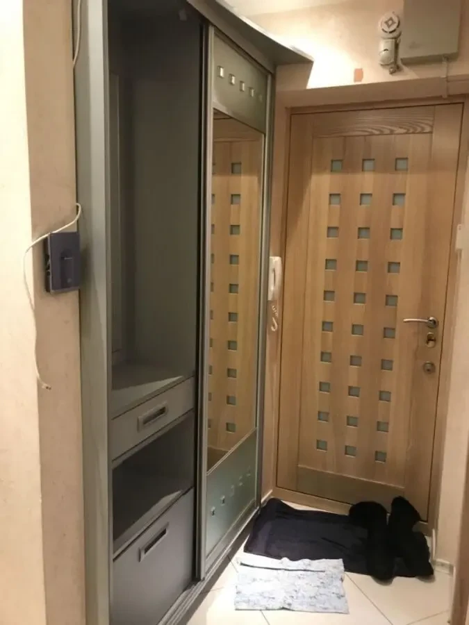 Продам 3-х комнатную возле метро Студенческая по мегадешёвой цене. 3