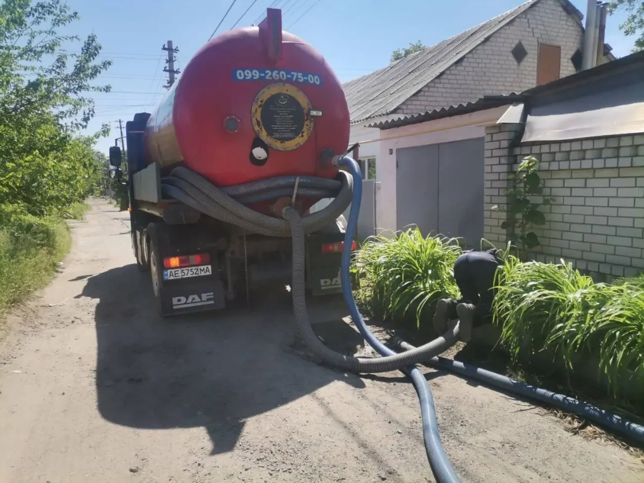 Выкачка ям.Илосос.Чистка, обслуживание сливных ям любой сложности.и. 2