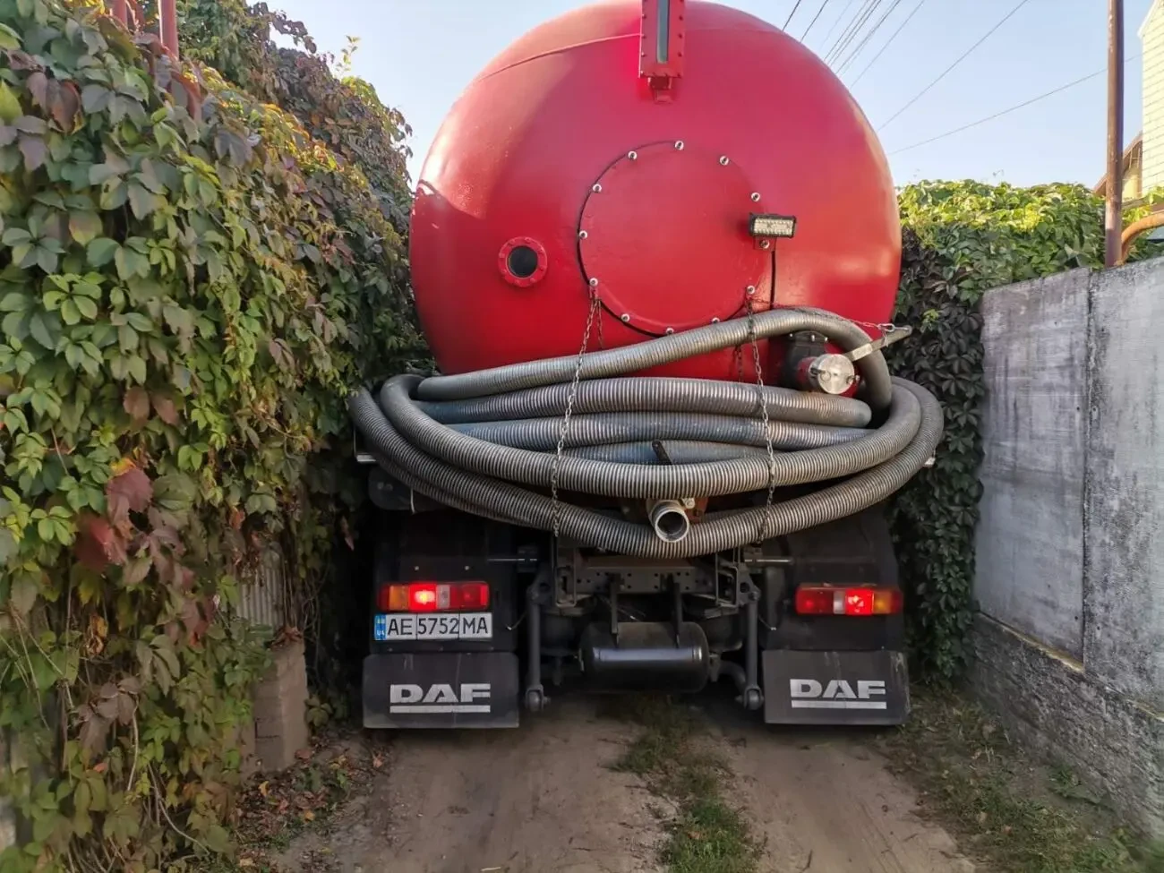 Выкачка ям. Чистка, обслуживание сливных ям любой сложности. 4