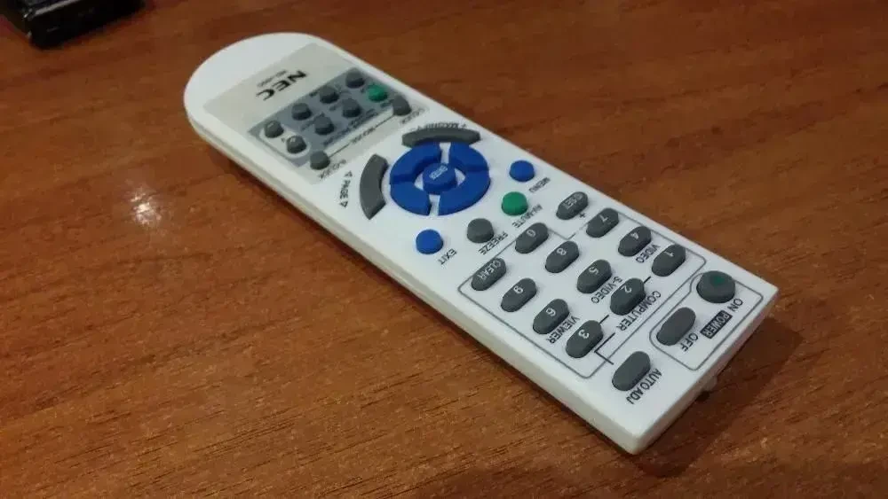 Проектор Nec LT-240 для тюнера и компьютера. 9