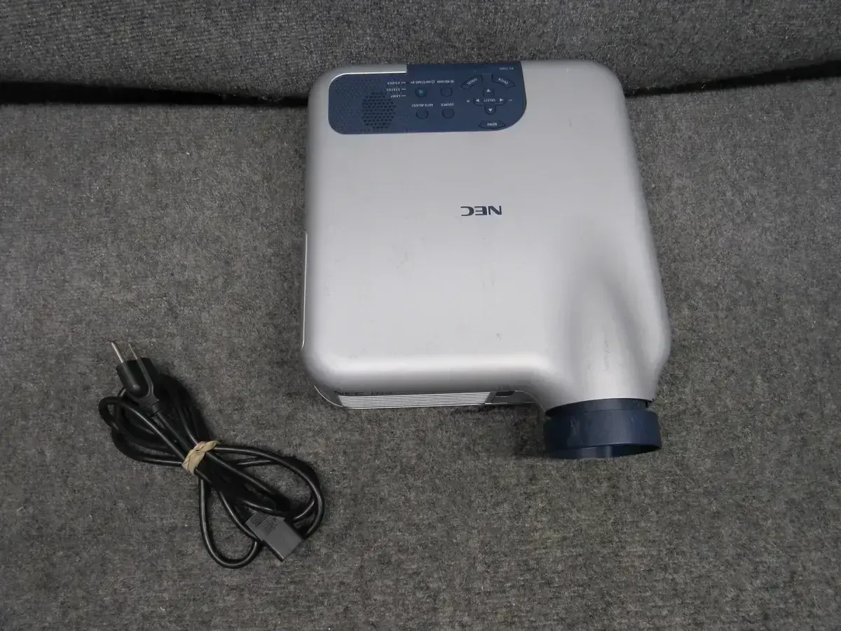 Проектор Nec LT-240 для тюнера и компьютера. 8